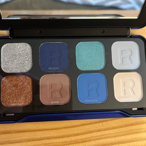 Revolution Eyeshadow Palette - Picture 2 of 3